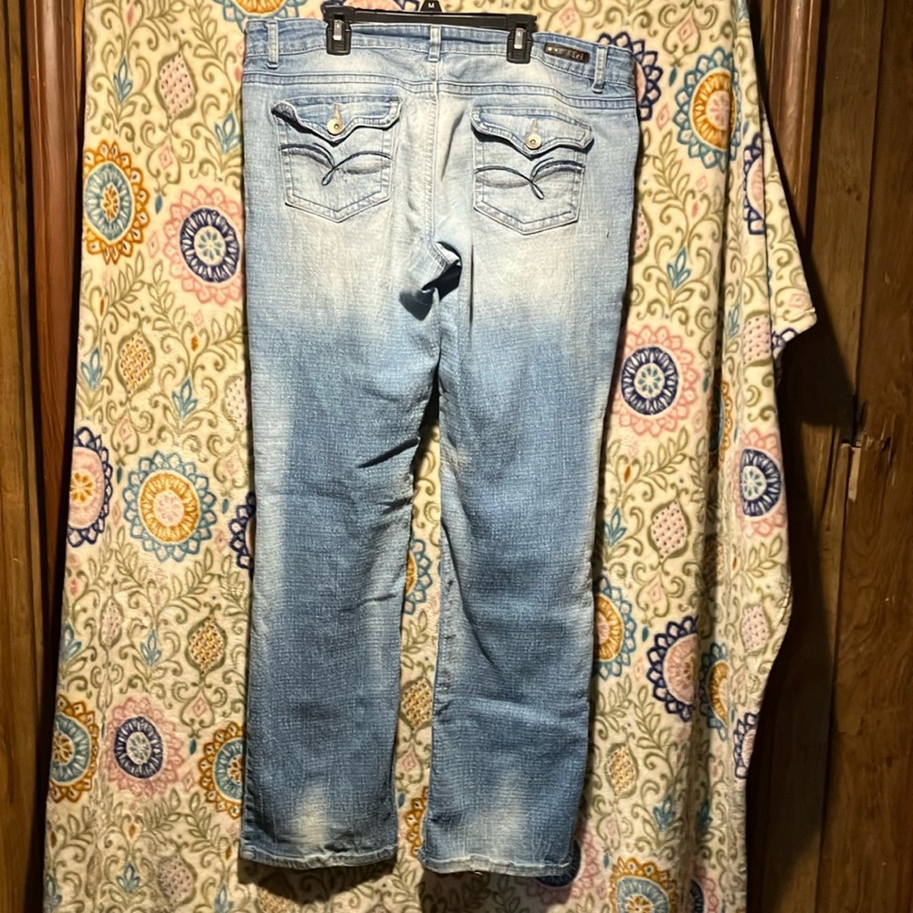 Women’s Lei size 33 blue jeans
